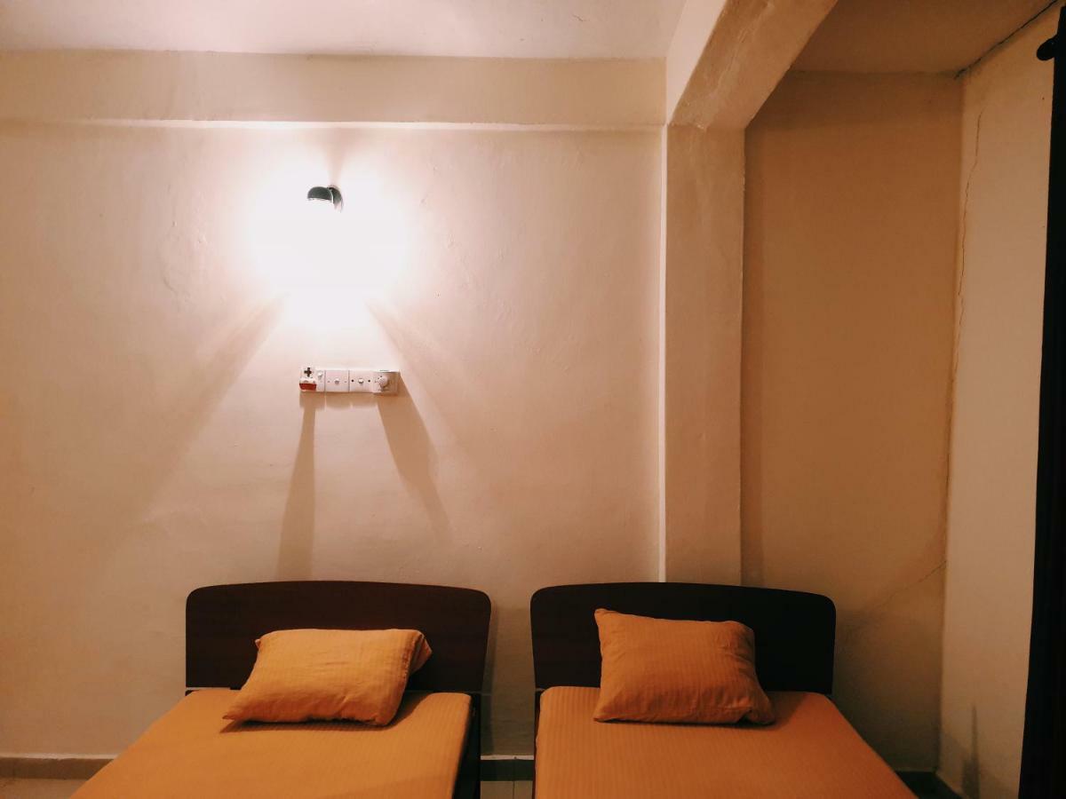 Oasis Skybeach Hostel - Negombo Exterior photo